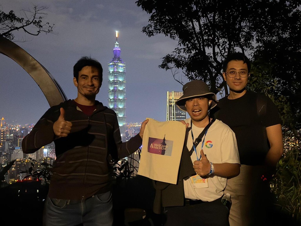 Leo (à gauche) avec des amis à Taipei